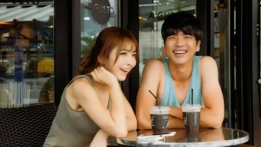 《女友的妈妈》韩国电影完整版 - 未删减高清在线观看 - 免费无广告观影体验