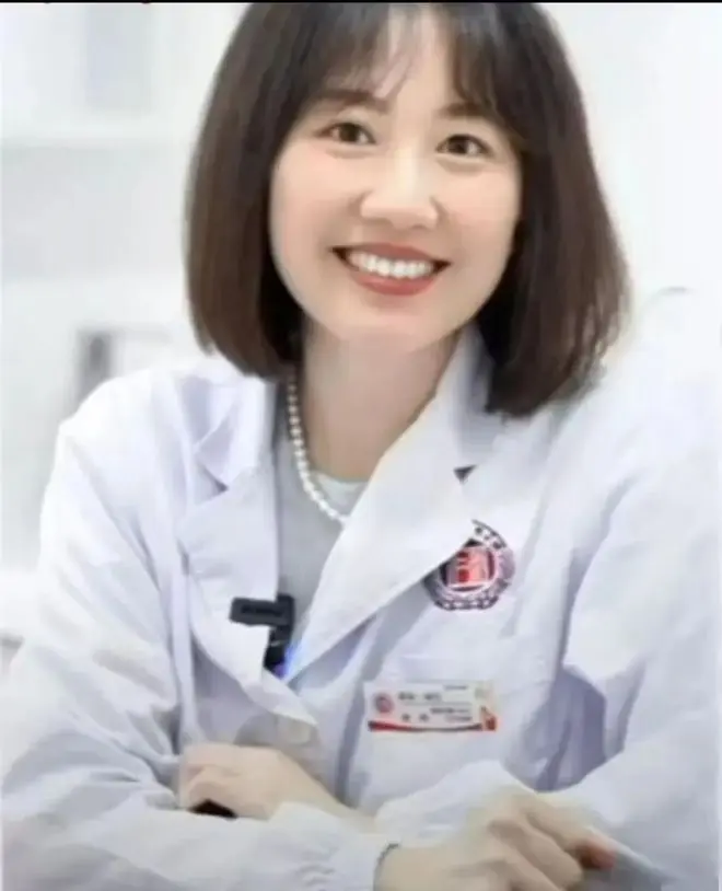 湖南人民医院名医曾琦祖雄兵私情视频-《女医师揭露湖南医界名医私情秘闻》17分钟完整版-女医师爆料湖南医界惊天秘闻-高清完整版视频全网热传