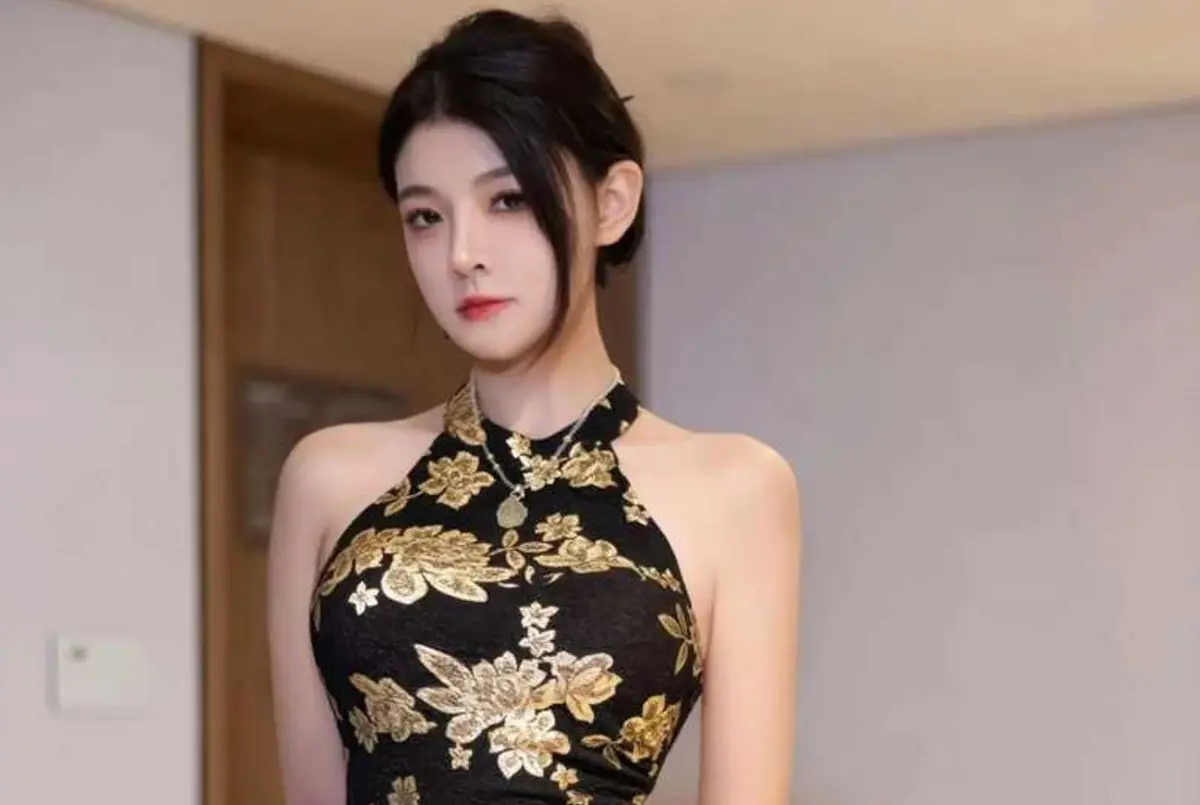 《猫猫碎冰冰》1080P高清全集 - 夏日写真视频走红版本 - 免费观看无删减最新资源