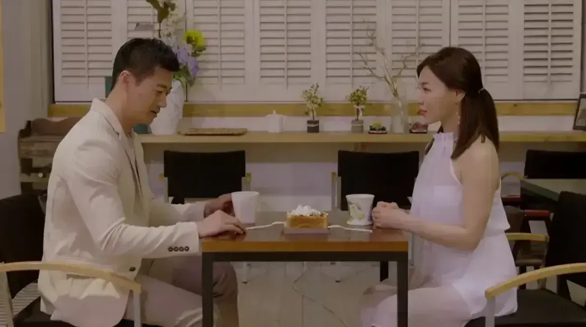 《邻居家妻子》韩国电影未删减1080P韩语中字-高清资源下载-邻居家妻子百度网盘夸克迅雷全集-乏味婚姻中的情感越界在线观看