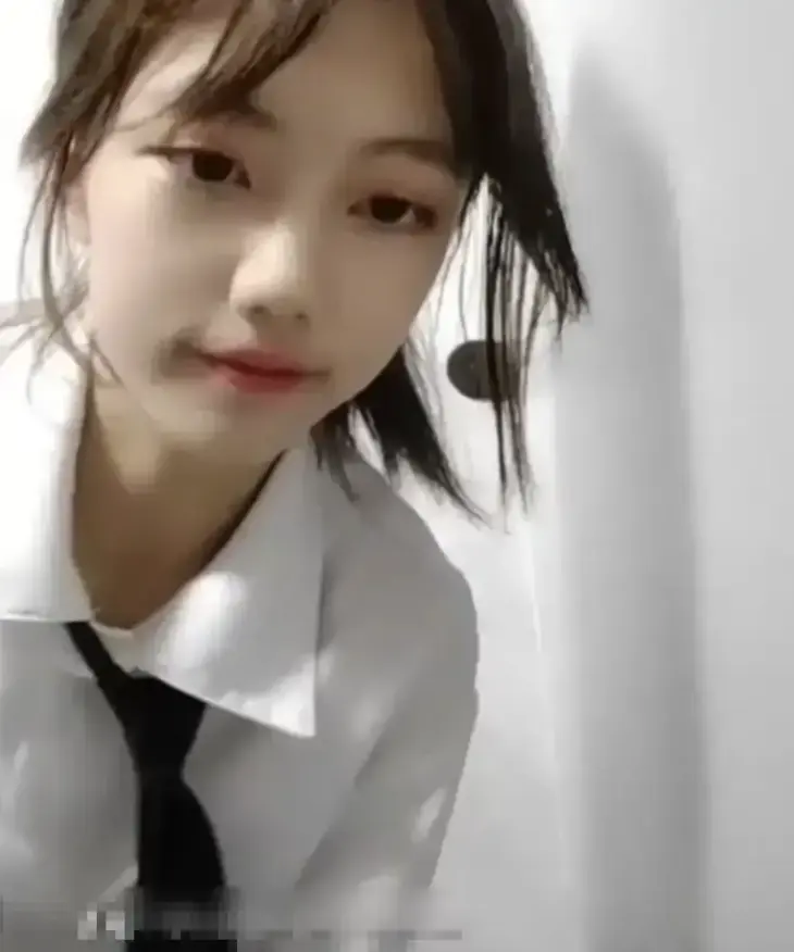 《贺子涵》直播意外真实记录-妈妈突袭全程高能反转-《贺子涵》完整版云端极速共享-纯净视听沉浸体验