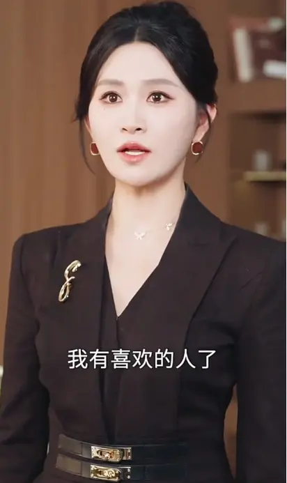 《高手回归,给美女总裁当弟弟》相关资源图片