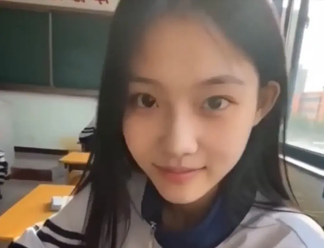 《我的十八岁女友》无删减版在线播放4K蓝光画质 - 黄果AI制作高甜治愈短剧 - 免费在线观看极速加载结局太甜